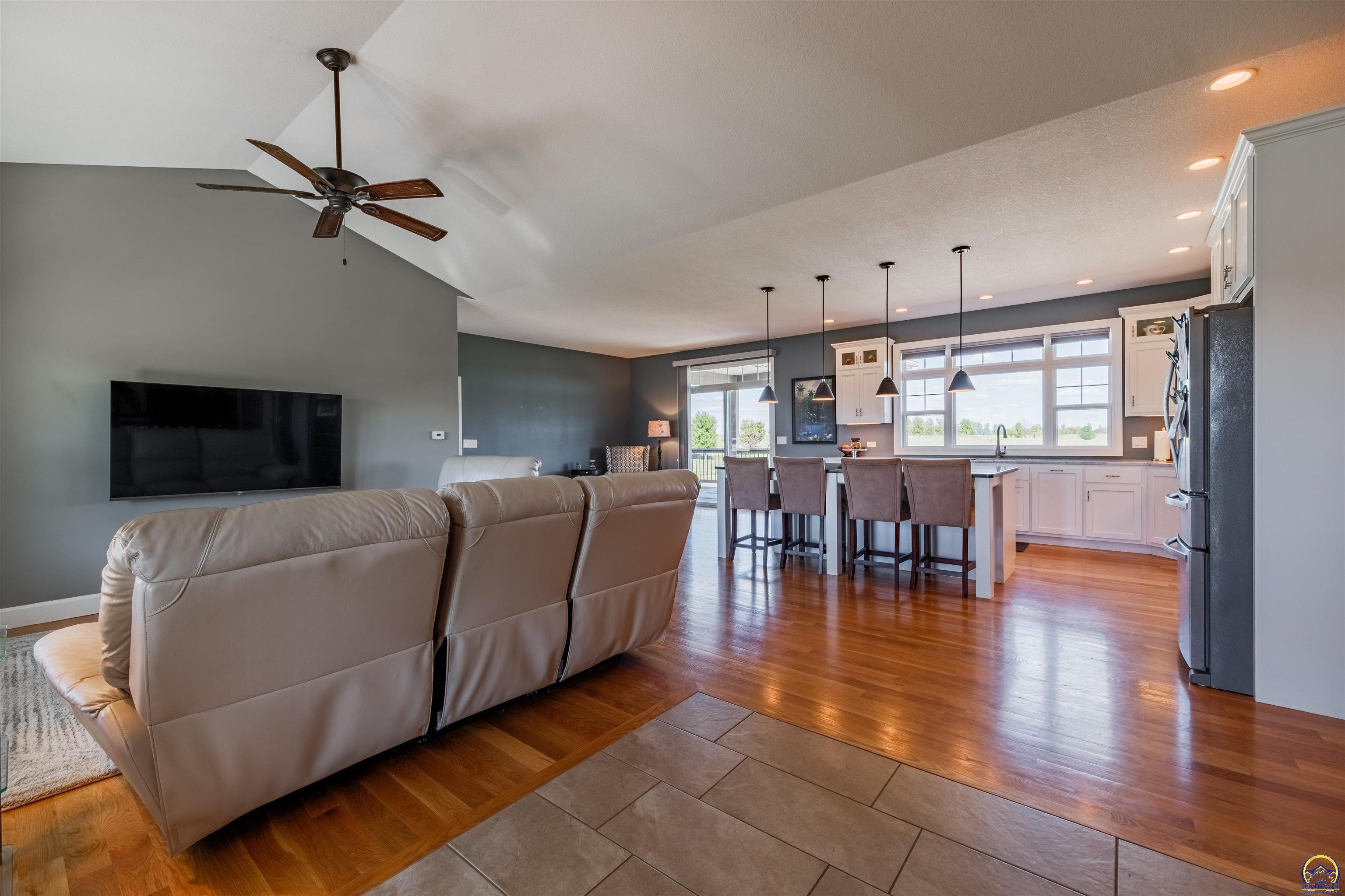 Berryton, Kansas 66409, United States, 2 Bedrooms Bedrooms, ,3 BathroomsBathrooms,Residential,Pending,41791