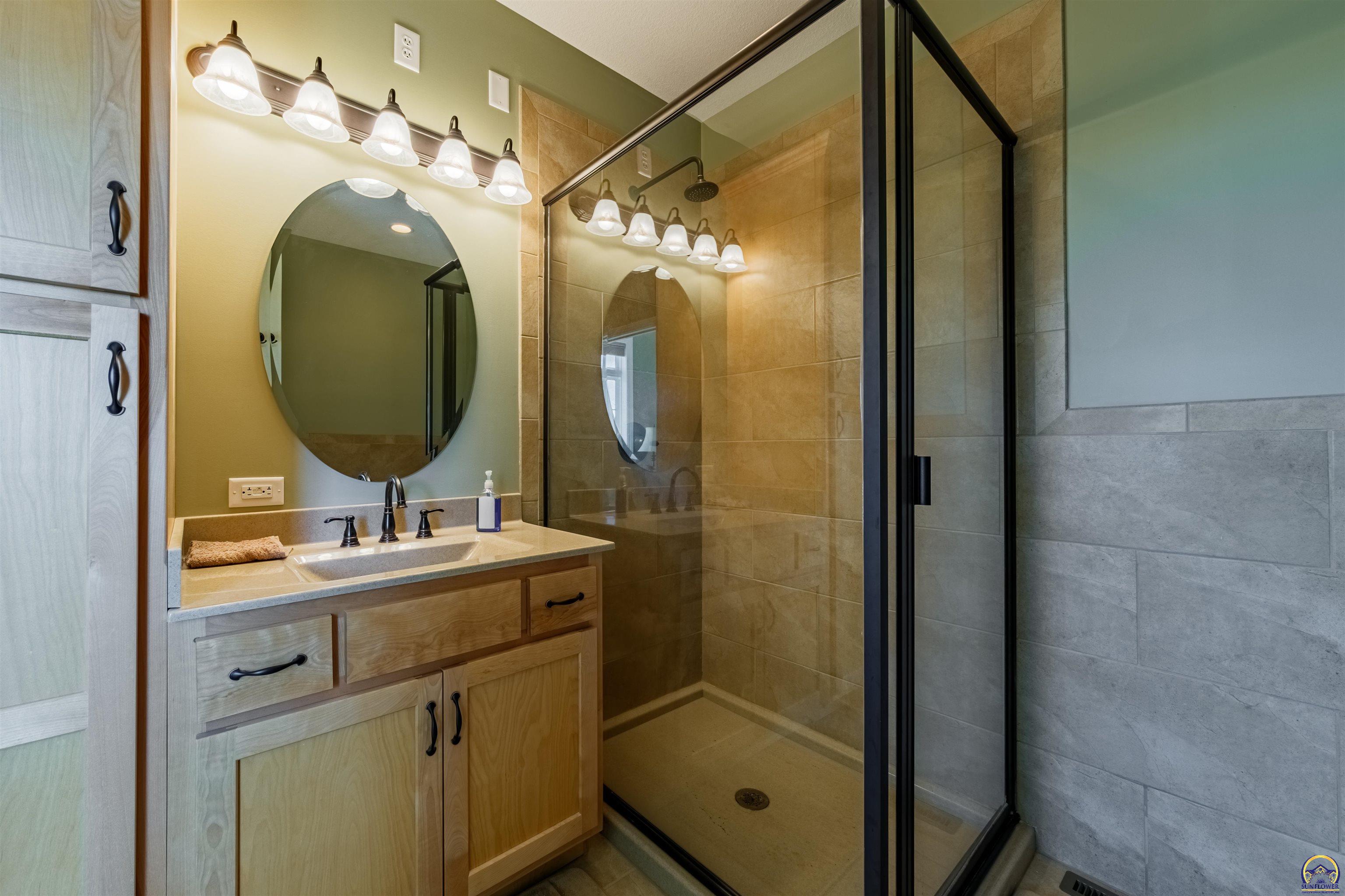 Berryton, Kansas 66409, United States, 2 Bedrooms Bedrooms, ,3 BathroomsBathrooms,Residential,Pending,41791