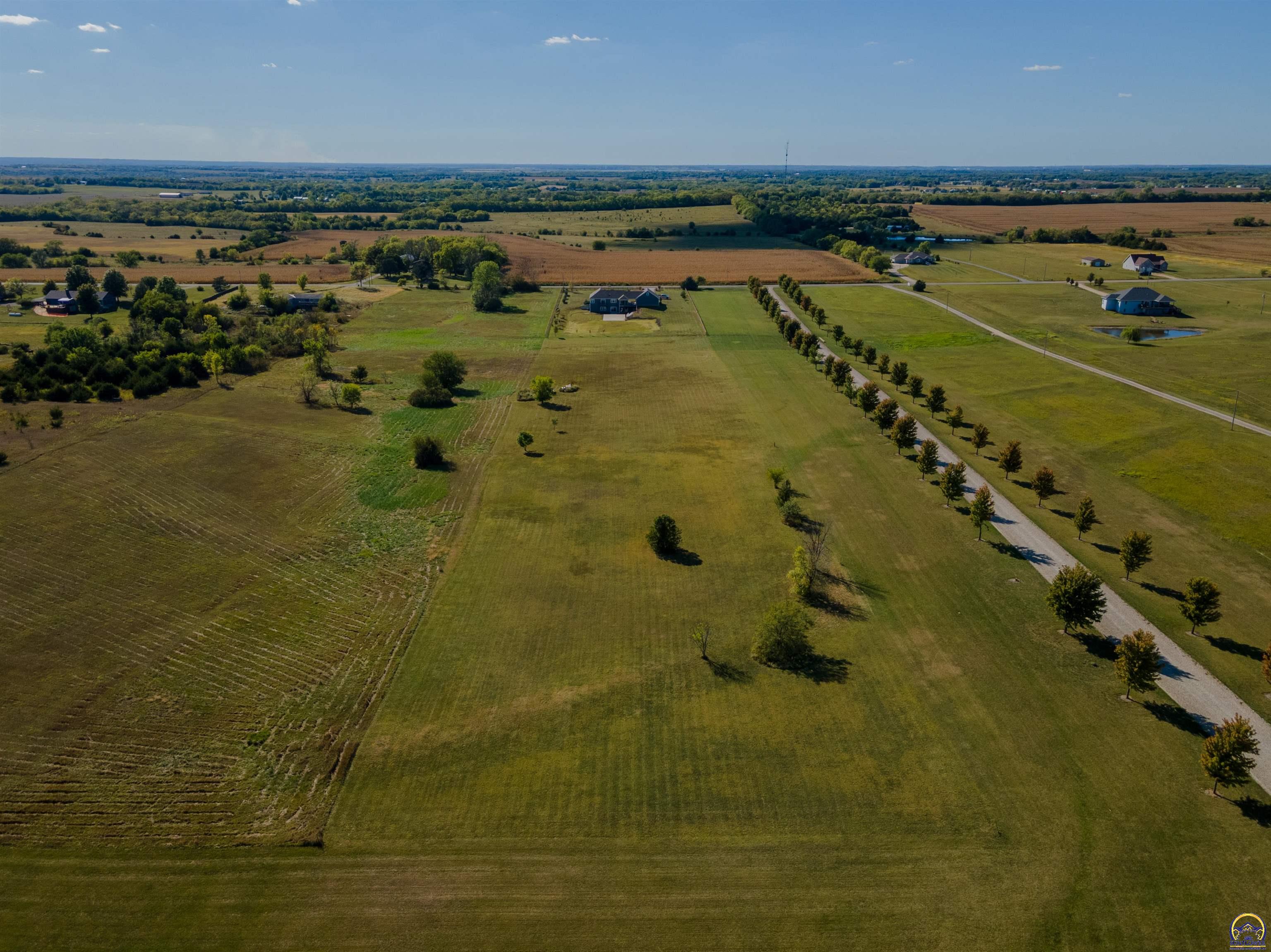 Berryton, Kansas 66409, United States, 2 Bedrooms Bedrooms, ,3 BathroomsBathrooms,Residential,Pending,41791