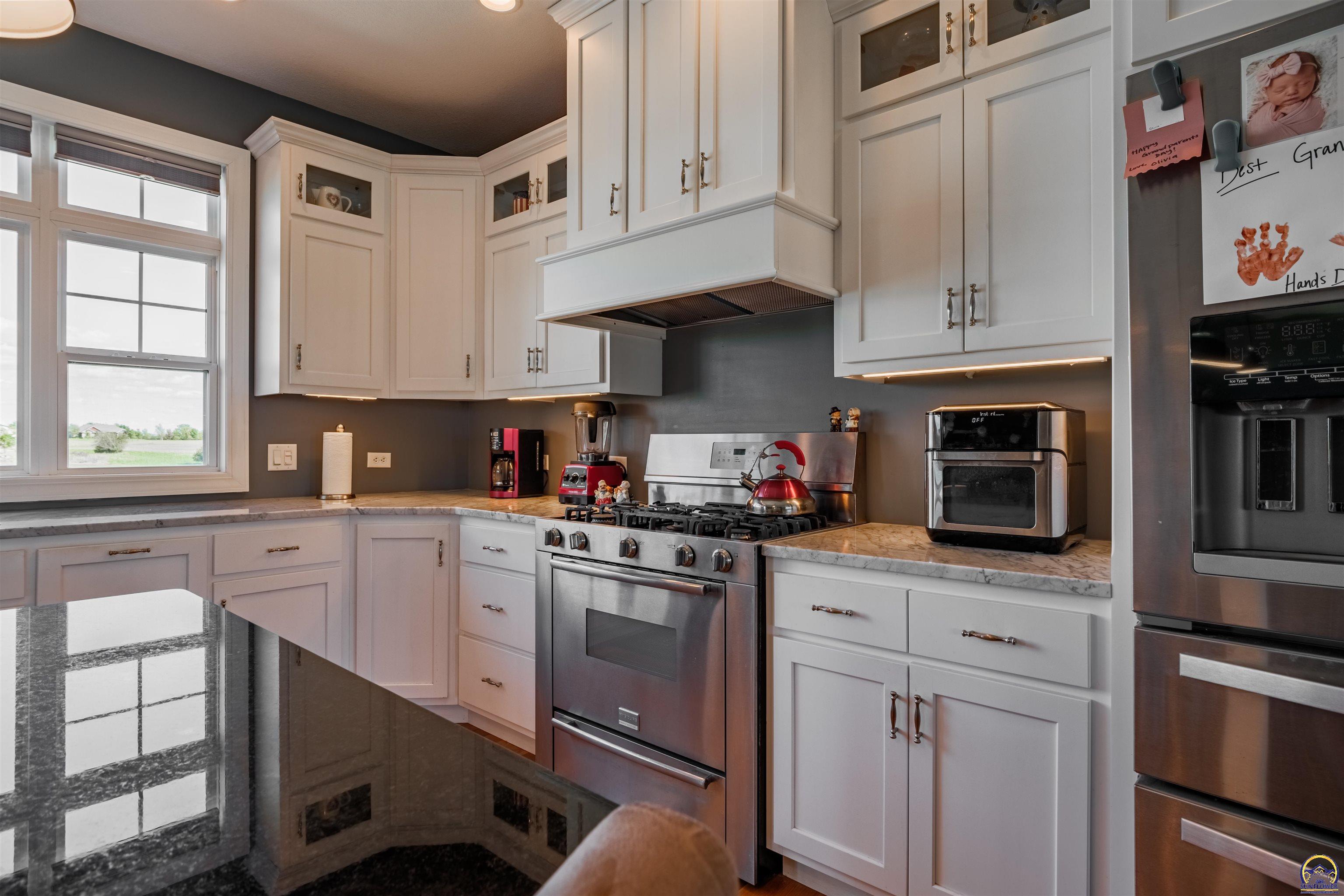 Berryton, Kansas 66409, United States, 2 Bedrooms Bedrooms, ,3 BathroomsBathrooms,Residential,Pending,41791