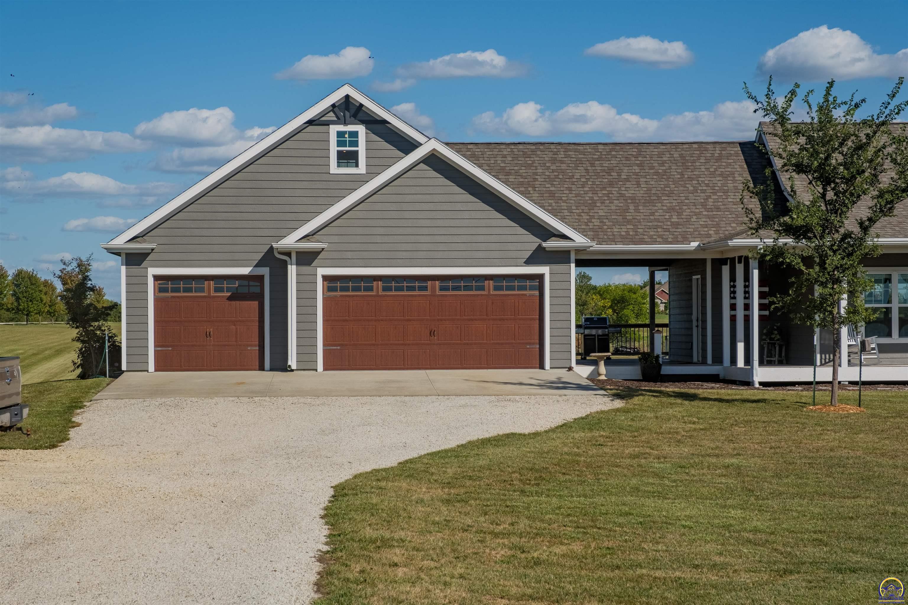 Berryton, Kansas 66409, United States, 2 Bedrooms Bedrooms, ,3 BathroomsBathrooms,Residential,Pending,41791