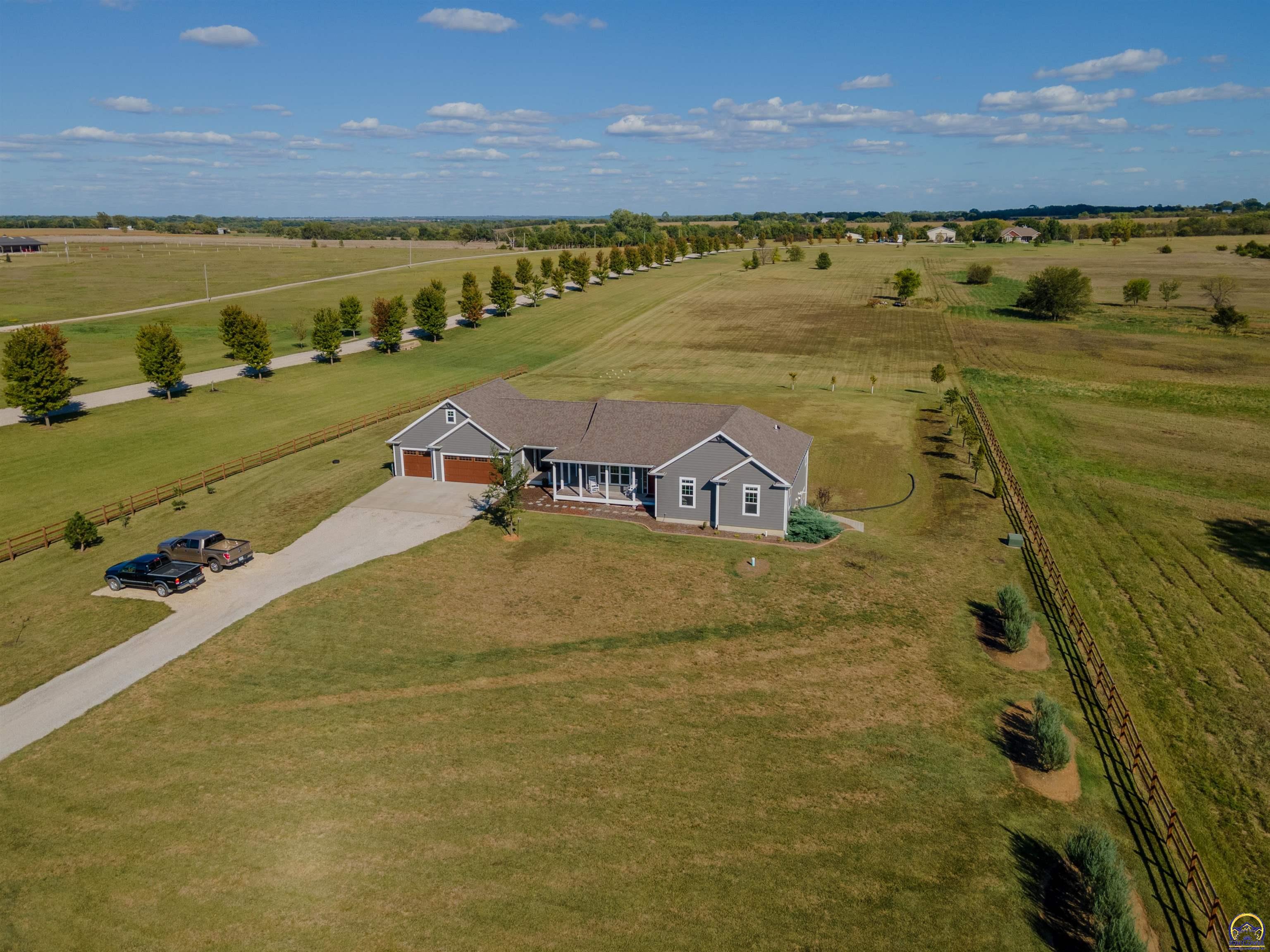 Berryton, Kansas 66409, United States, 2 Bedrooms Bedrooms, ,3 BathroomsBathrooms,Residential,Pending,41791