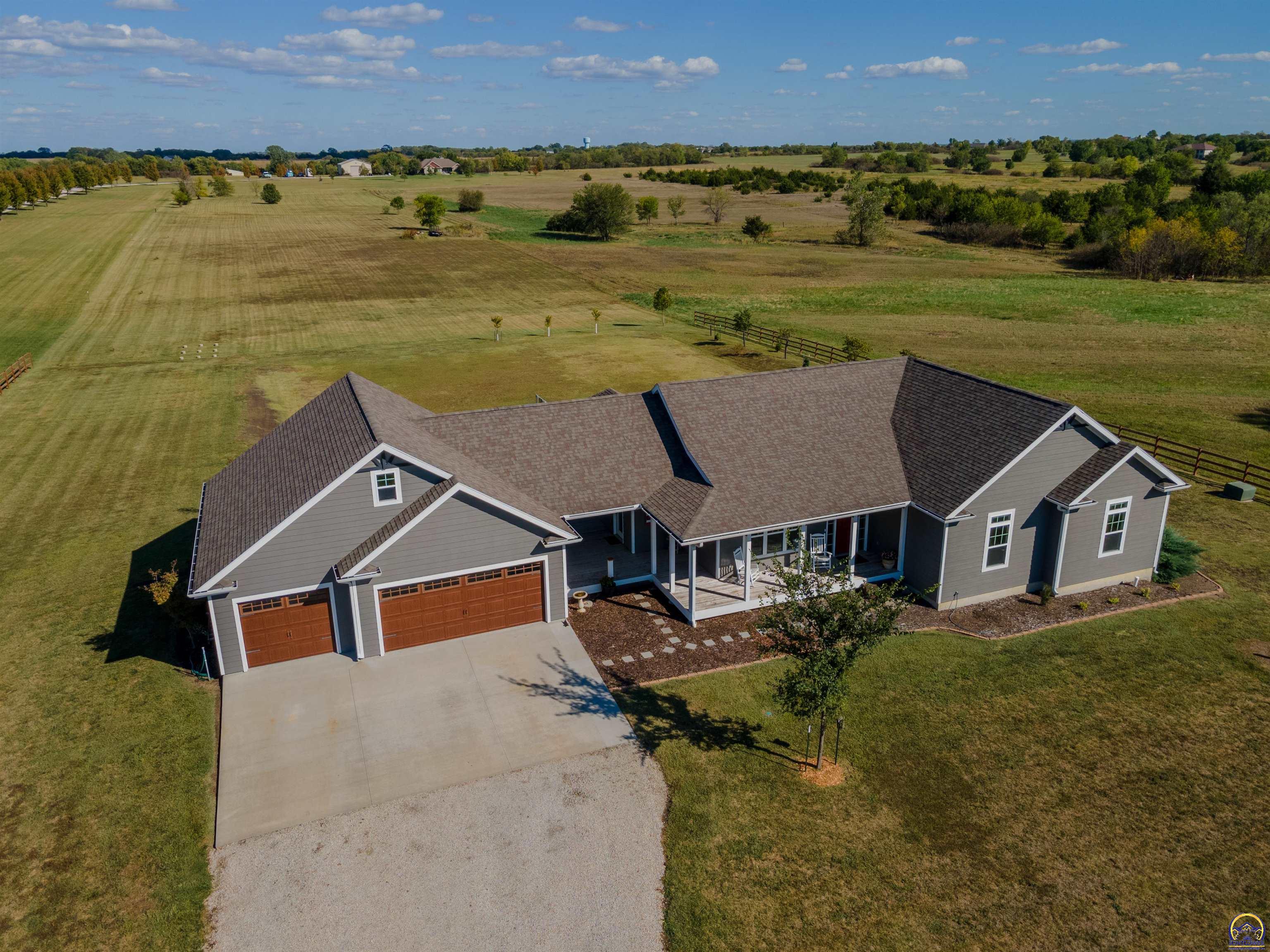 Berryton, Kansas 66409, United States, 2 Bedrooms Bedrooms, ,3 BathroomsBathrooms,Residential,Pending,41791