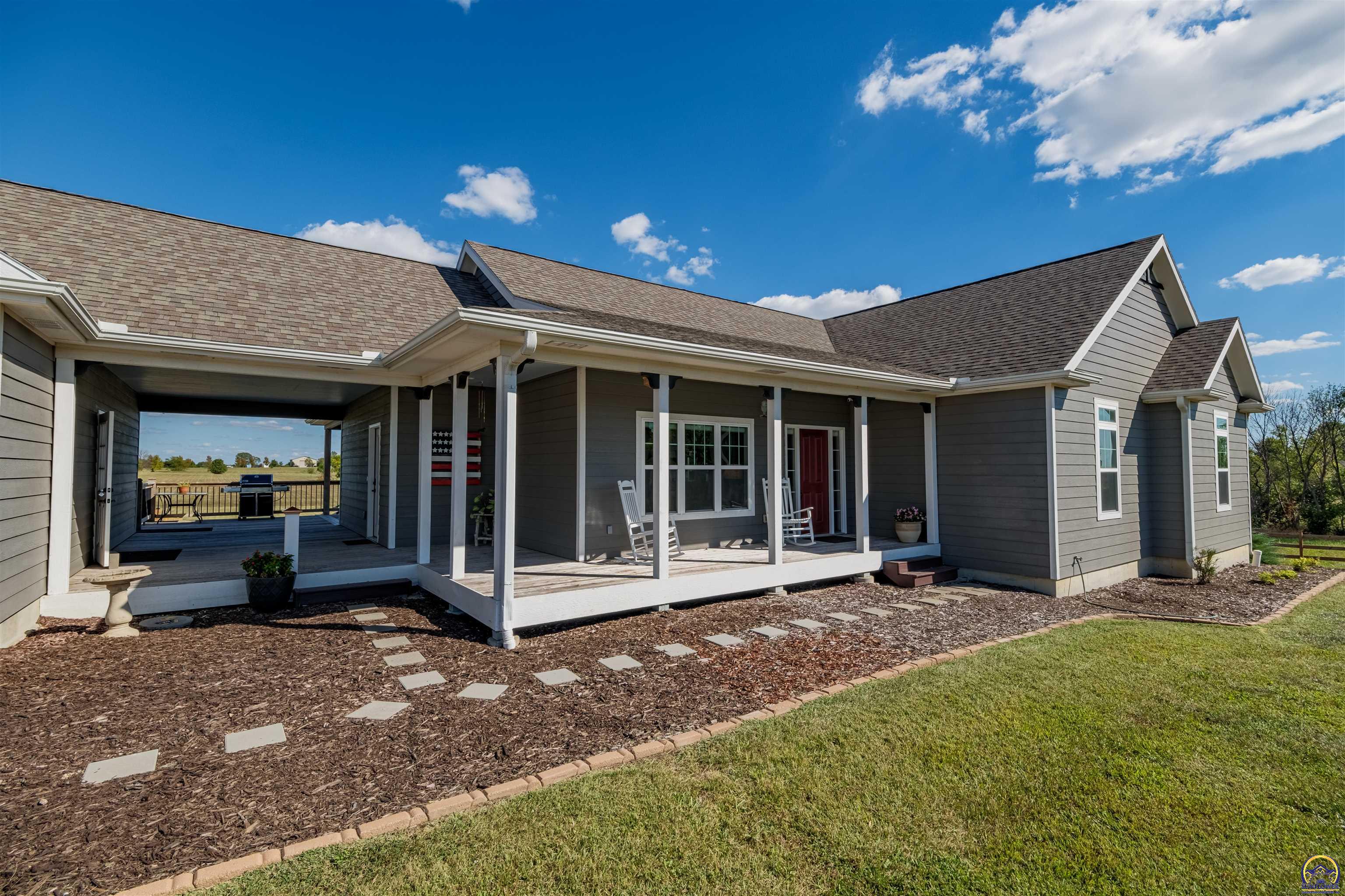 Berryton, Kansas 66409, United States, 2 Bedrooms Bedrooms, ,3 BathroomsBathrooms,Residential,Pending,41791