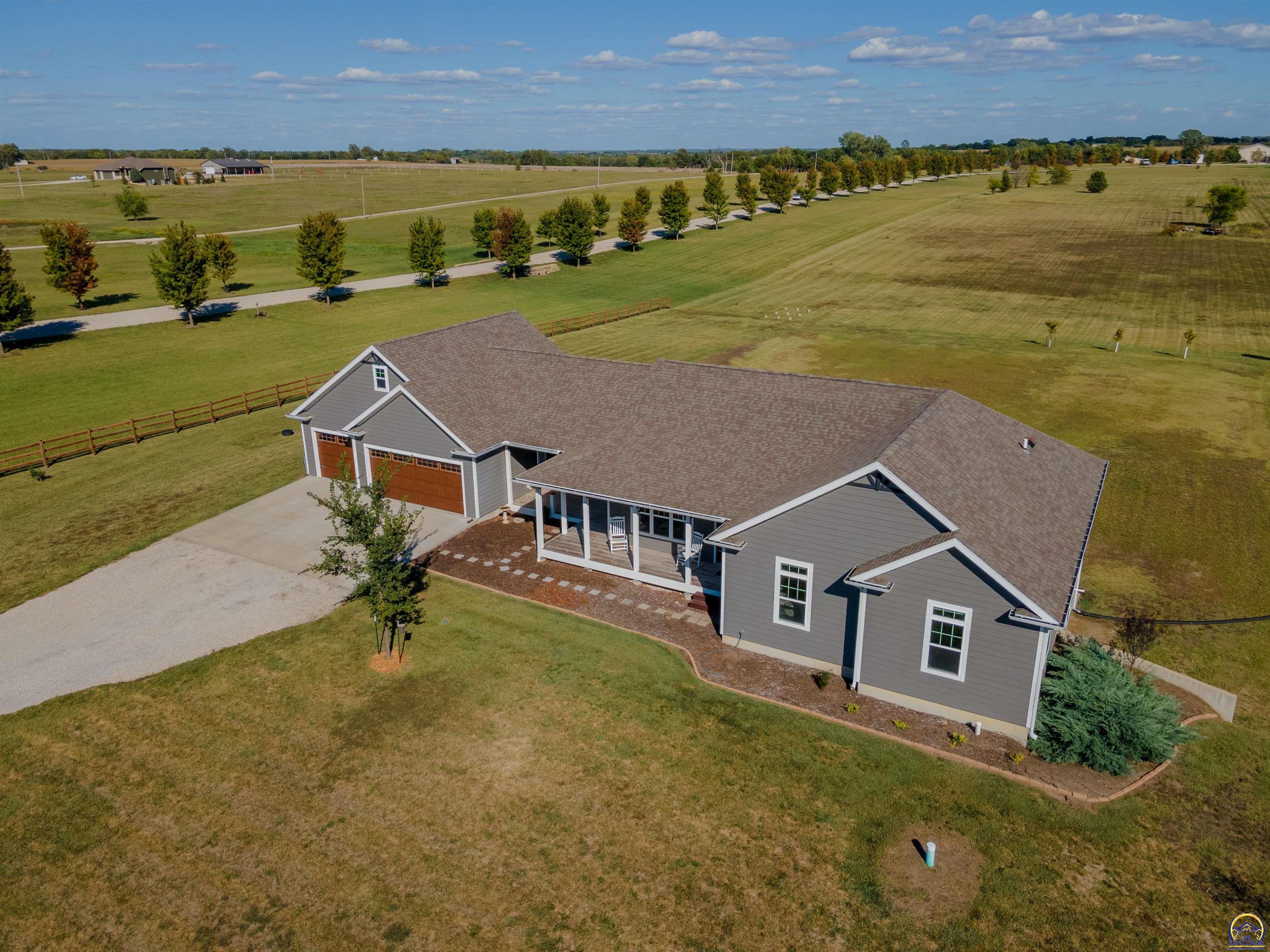 Berryton, Kansas 66409, United States, 2 Bedrooms Bedrooms, ,3 BathroomsBathrooms,Residential,Pending,41791