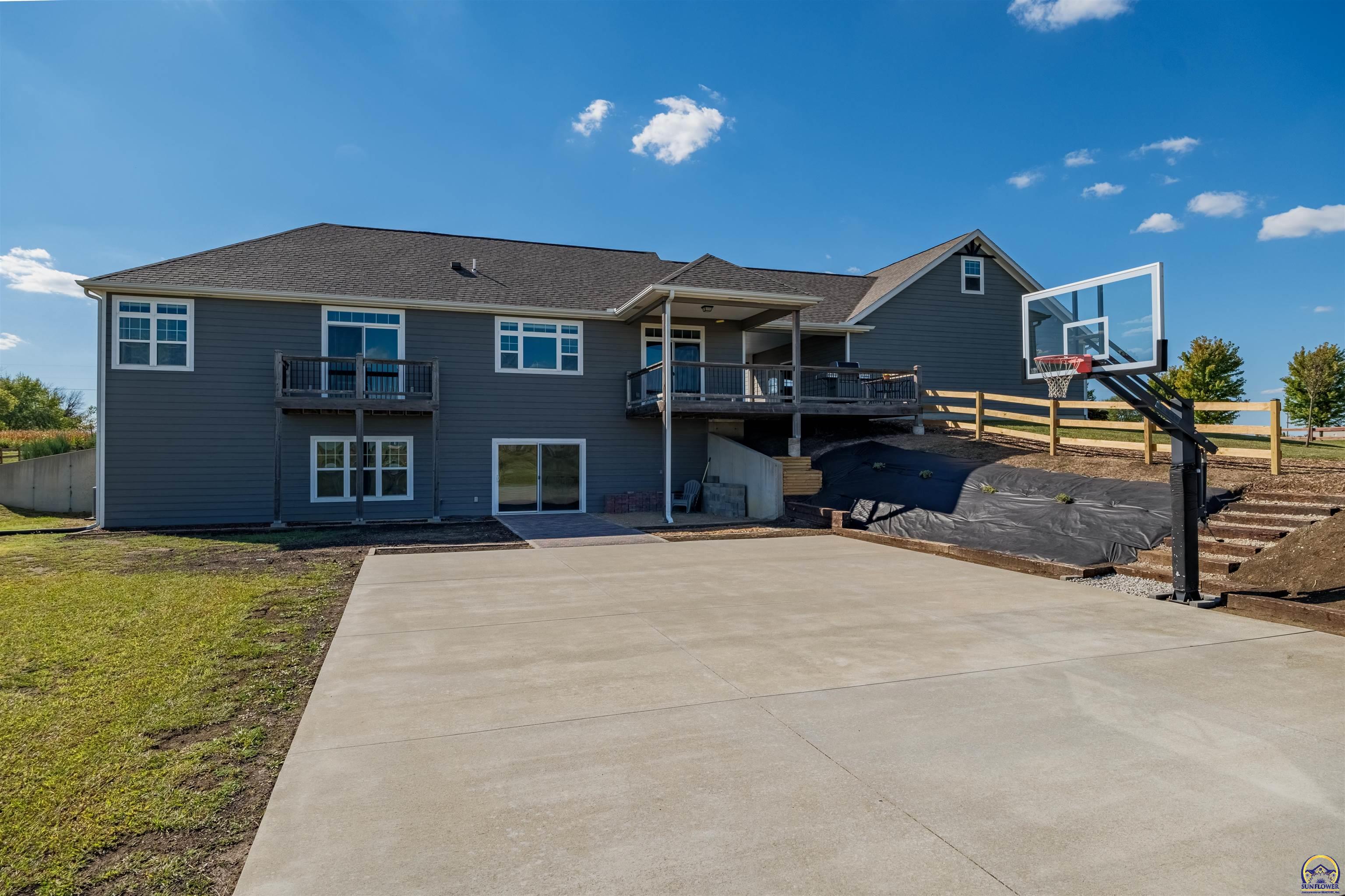 Berryton, Kansas 66409, United States, 2 Bedrooms Bedrooms, ,3 BathroomsBathrooms,Residential,Pending,41791