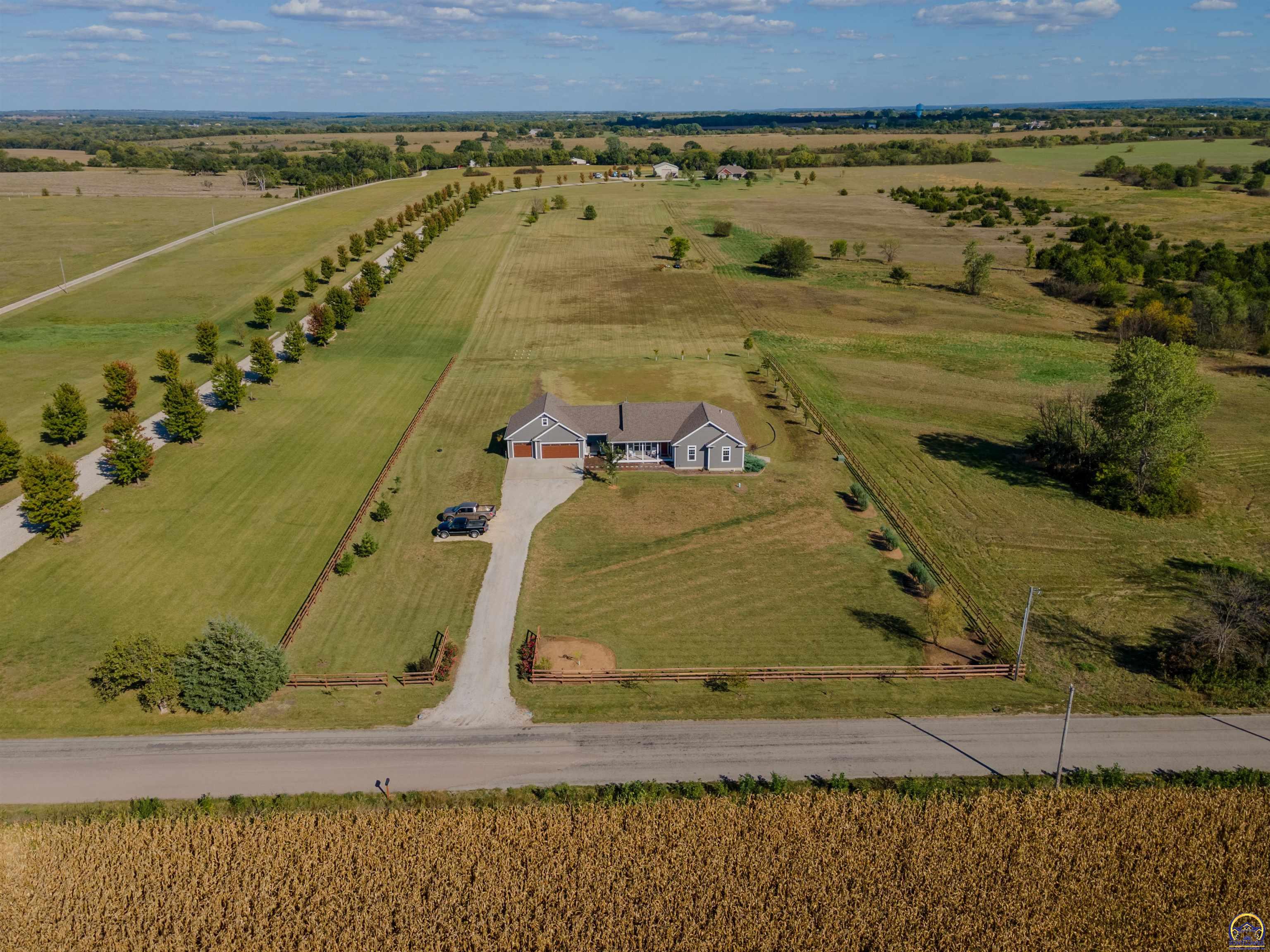 Berryton, Kansas 66409, United States, 2 Bedrooms Bedrooms, ,3 BathroomsBathrooms,Residential,Pending,41791