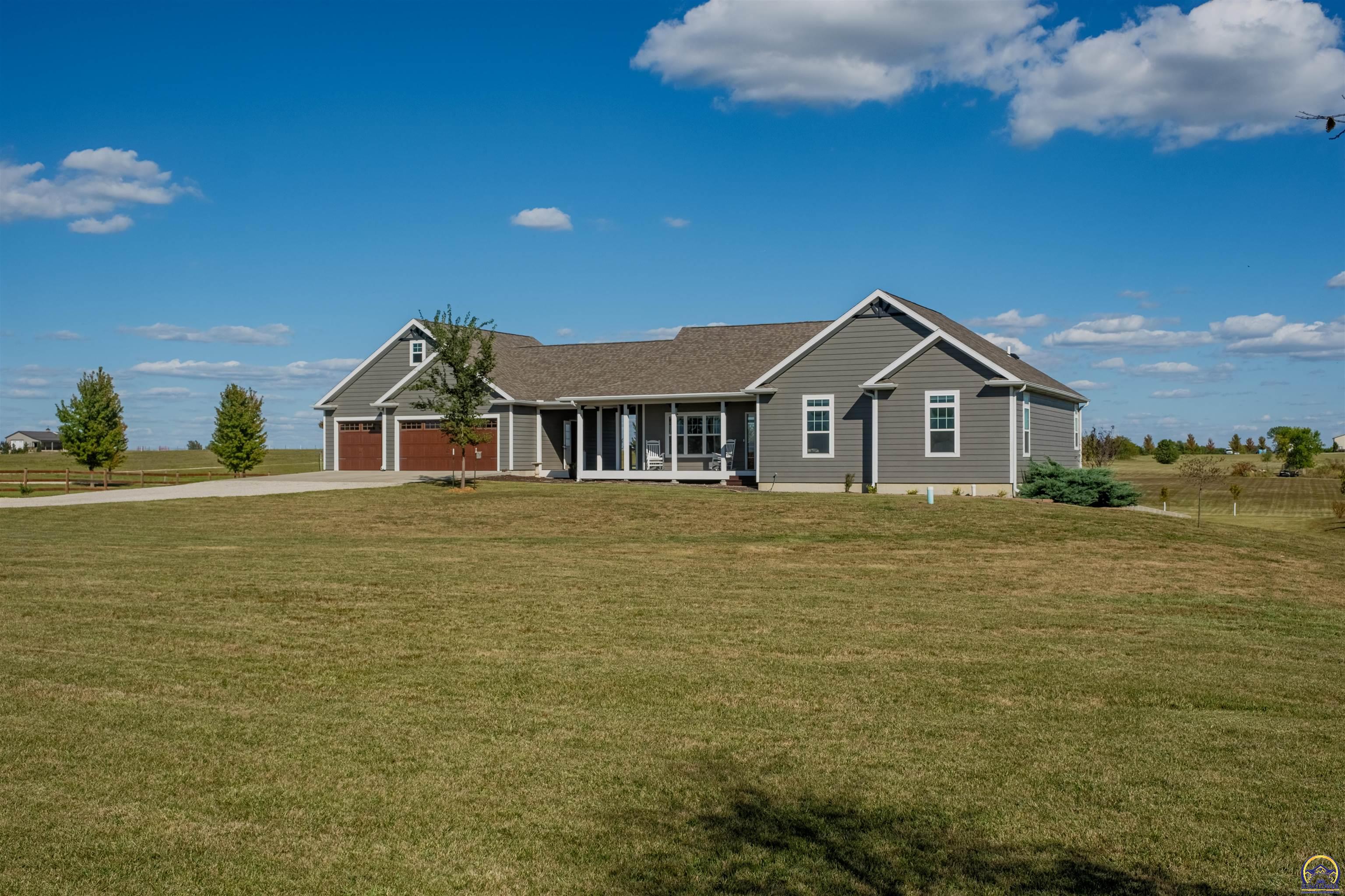Berryton, Kansas 66409, United States, 2 Bedrooms Bedrooms, ,3 BathroomsBathrooms,Residential,Pending,41791