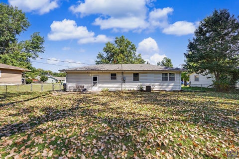 Tiny photo for 303 NE Mimosa Ln, Topeka, KS 66617 (MLS # 246424)