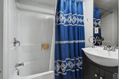 Tiny photo for 303 NE Mimosa Ln, Topeka, KS 66617 (MLS # 246424)