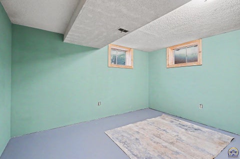 Tiny photo for 303 NE Mimosa Ln, Topeka, KS 66617 (MLS # 246424)
