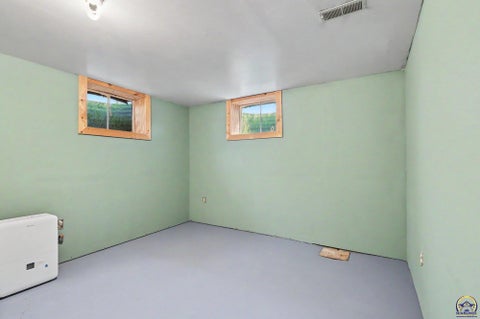 Tiny photo for 303 NE Mimosa Ln, Topeka, KS 66617 (MLS # 246424)