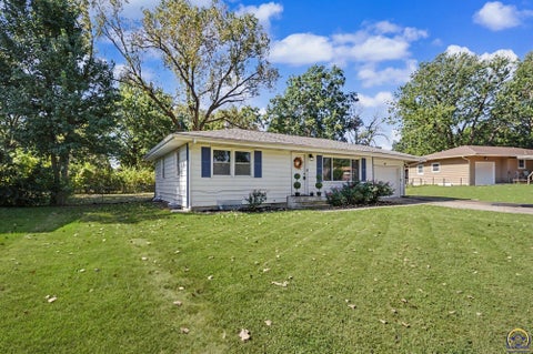 Tiny photo for 303 NE Mimosa Ln, Topeka, KS 66617 (MLS # 246424)