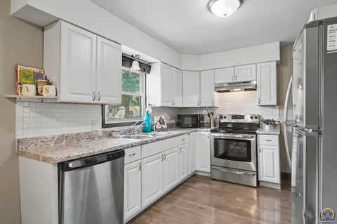 Tiny photo for 303 NE Mimosa Ln, Topeka, KS 66617 (MLS # 246424)