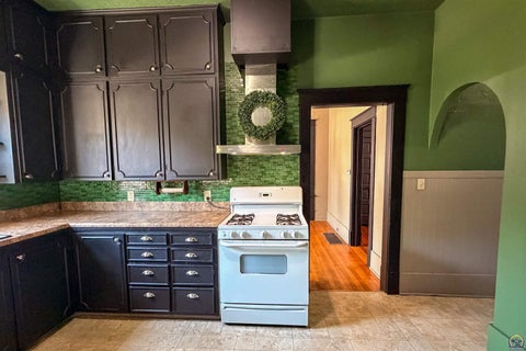 Tiny photo for 1102 Neosho St, Emporia, KS 66801 (MLS # 245101)