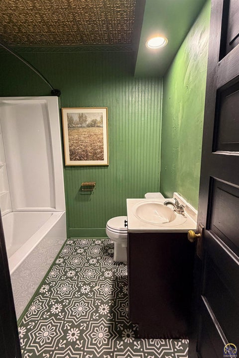 Tiny photo for 1102 Neosho St, Emporia, KS 66801 (MLS # 245101)