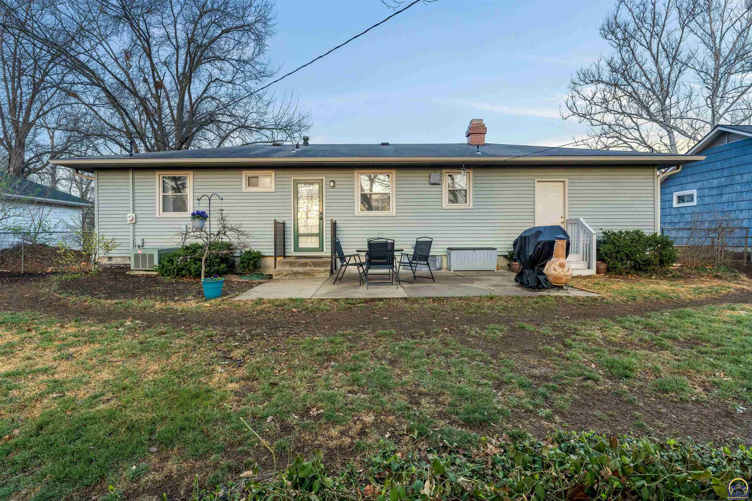 Topeka, Kansas 66614, United States, 3 Bedrooms Bedrooms, ,2 BathroomsBathrooms,Residential,Pending,62802