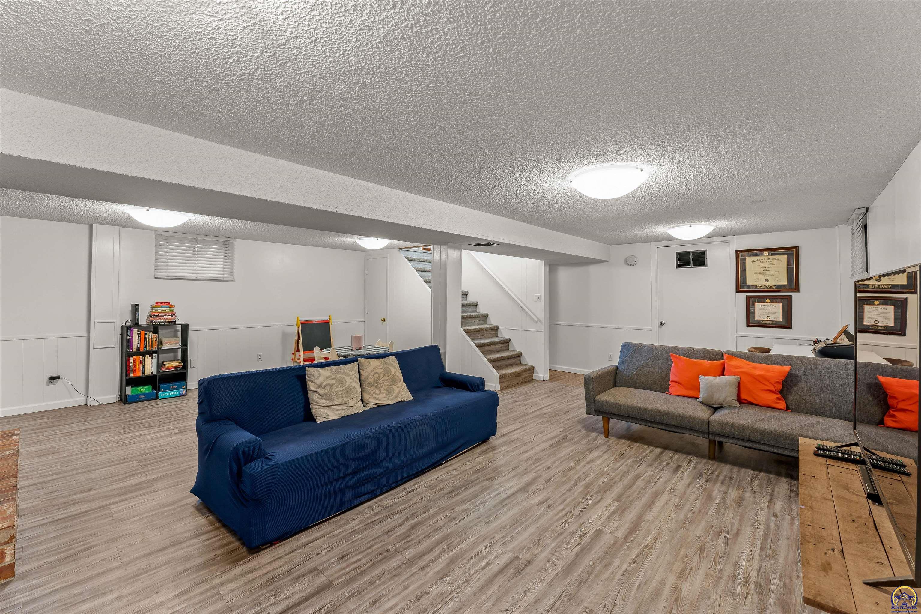 Topeka, Kansas 66614, United States, 3 Bedrooms Bedrooms, ,2 BathroomsBathrooms,Residential,Pending,62802