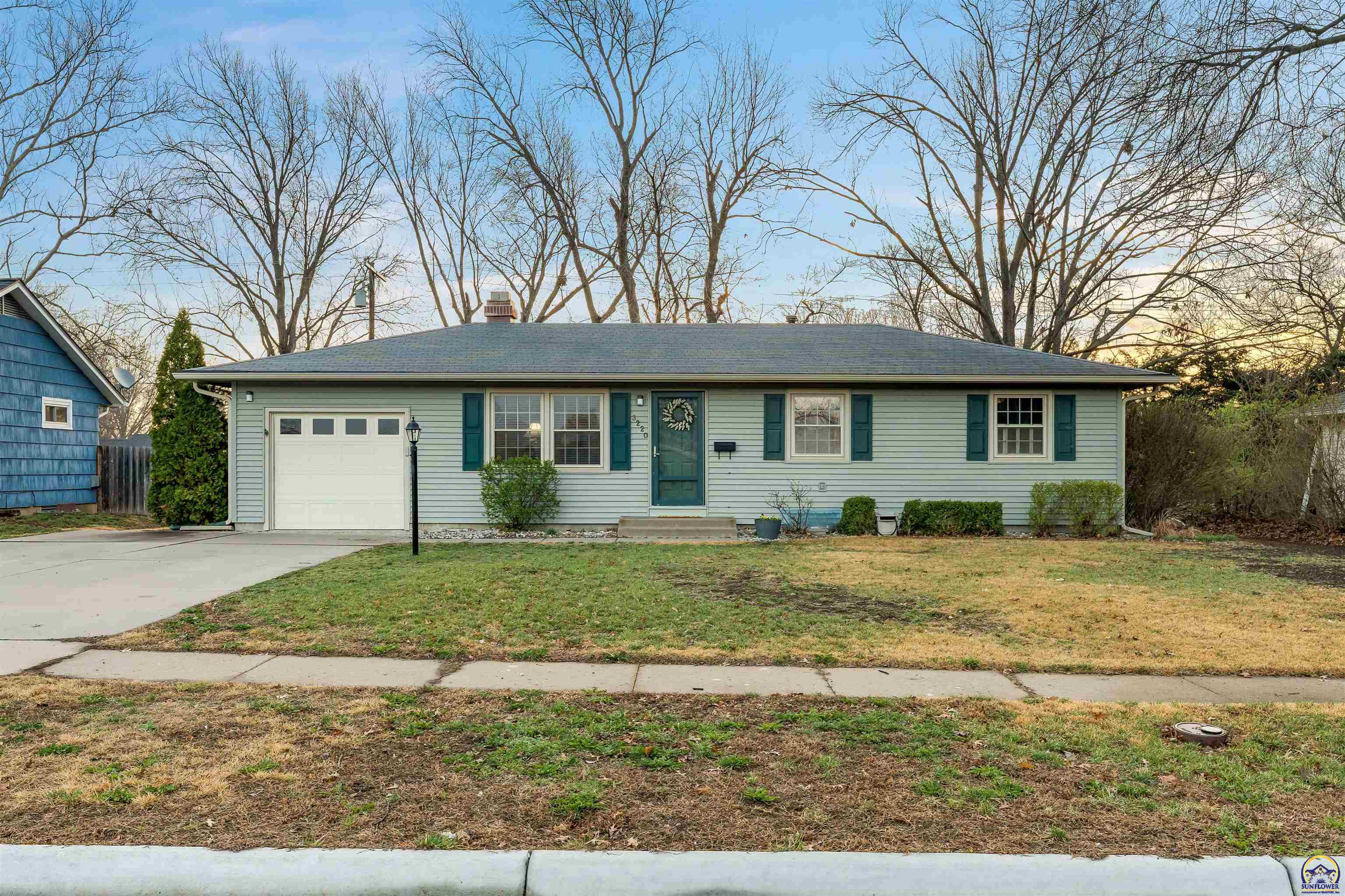 Topeka, Kansas 66614, United States, 3 Bedrooms Bedrooms, ,2 BathroomsBathrooms,Residential,Pending,62802