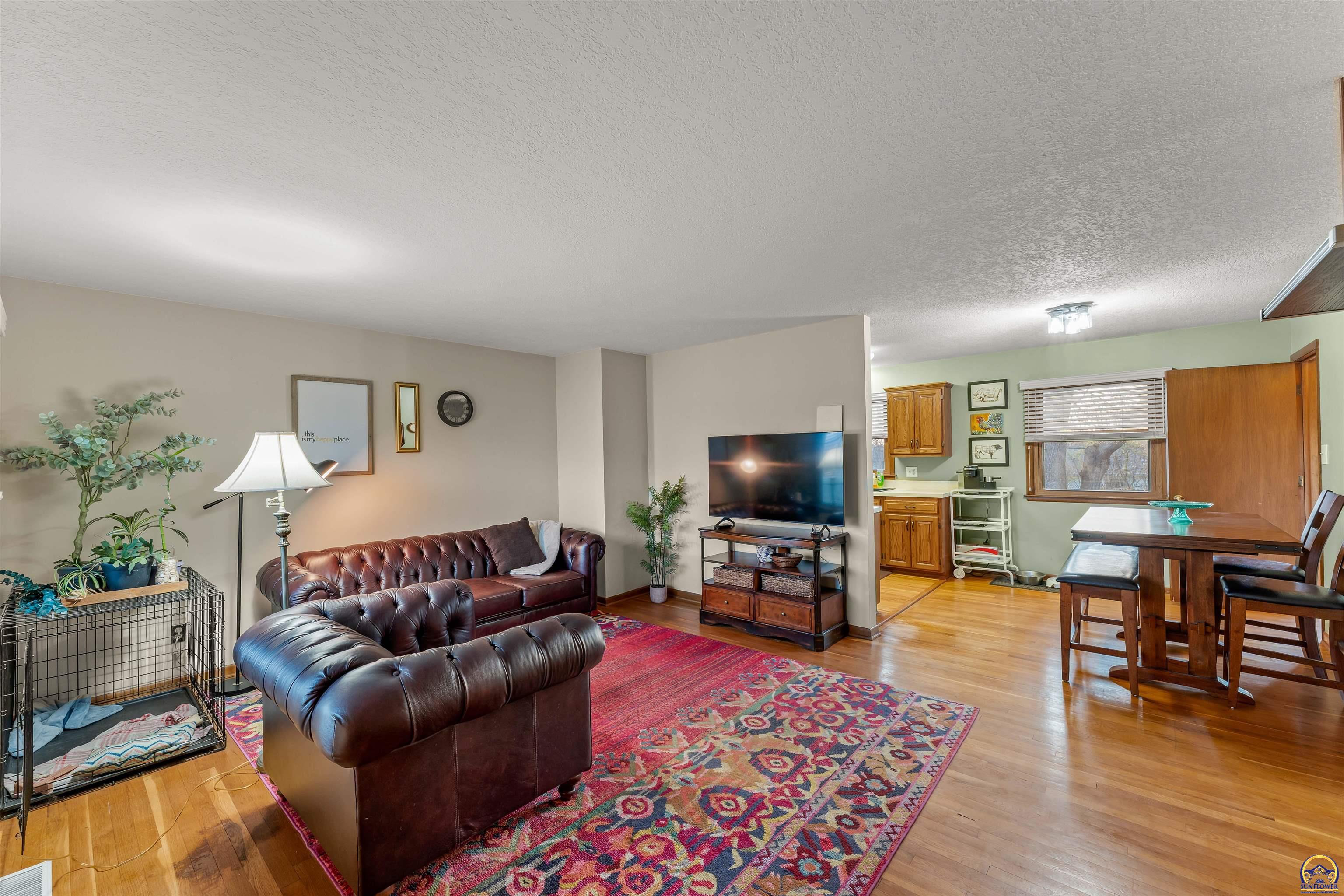 Topeka, Kansas 66614, United States, 3 Bedrooms Bedrooms, ,2 BathroomsBathrooms,Residential,Pending,62802