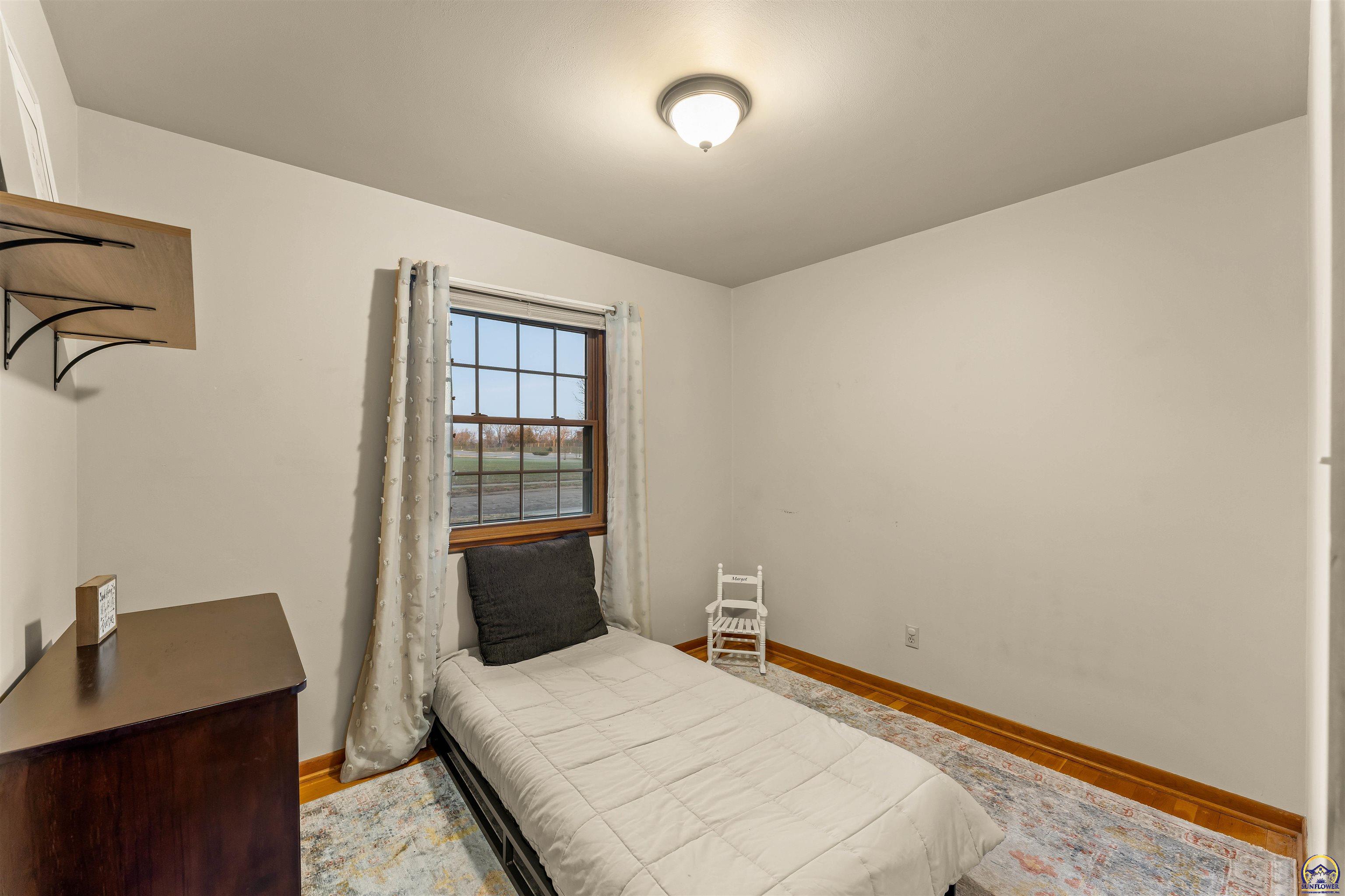 Topeka, Kansas 66614, United States, 3 Bedrooms Bedrooms, ,2 BathroomsBathrooms,Residential,Pending,62802