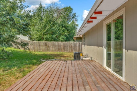 Tiny photo for 2225 SE 36th St, Topeka, KS 66605 (MLS # 246308)