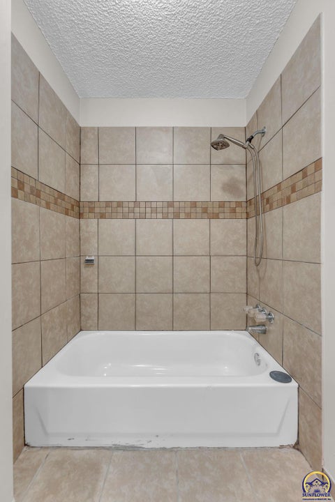Tiny photo for 2225 SE 36th St, Topeka, KS 66605 (MLS # 246308)