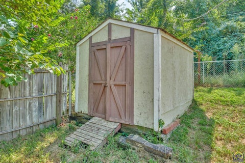 Tiny photo for 2225 SE 36th St, Topeka, KS 66605 (MLS # 246308)
