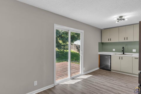 Tiny photo for 2225 SE 36th St, Topeka, KS 66605 (MLS # 246308)