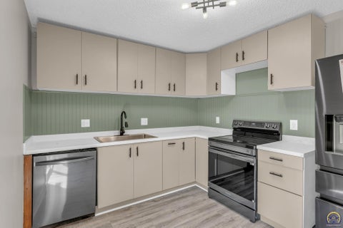 Tiny photo for 2225 SE 36th St, Topeka, KS 66605 (MLS # 246308)
