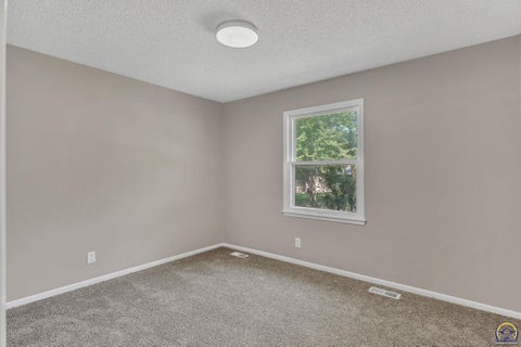 Tiny photo for 2225 SE 36th St, Topeka, KS 66605 (MLS # 246308)