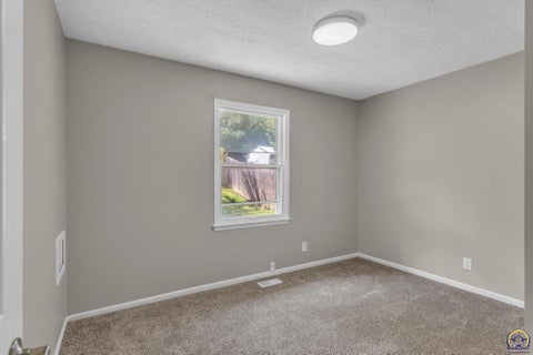 Tiny photo for 2225 SE 36th St, Topeka, KS 66605 (MLS # 246308)