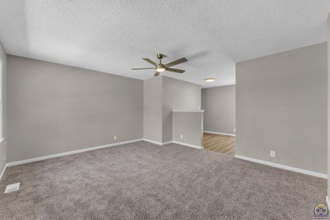 Tiny photo for 2225 SE 36th St, Topeka, KS 66605 (MLS # 246308)