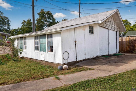 Tiny photo for 335 Topeka Ave, Holton, KS 66436 (MLS # 247133)