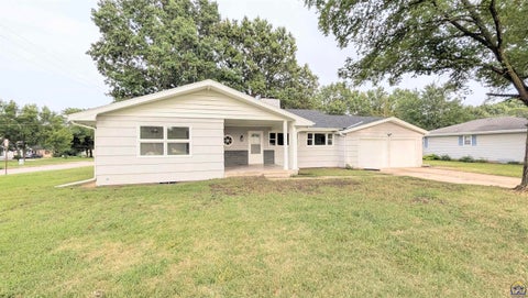 Photo of 1128 Thompson St, Emporia, KS 66801 (MLS # 245798)