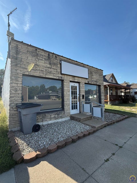 Tiny photo for 9 Commercial St, Emporia, KS 66801 (MLS # 246354)