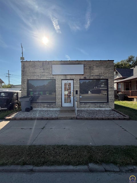 Tiny photo for 9 Commercial St, Emporia, KS 66801 (MLS # 246354)