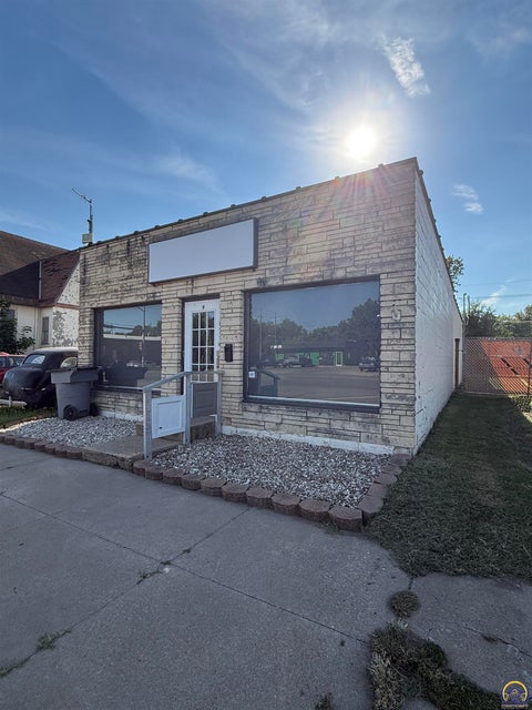 Photo of 9 Commercial St, Emporia, KS 66801 (MLS # 246354)