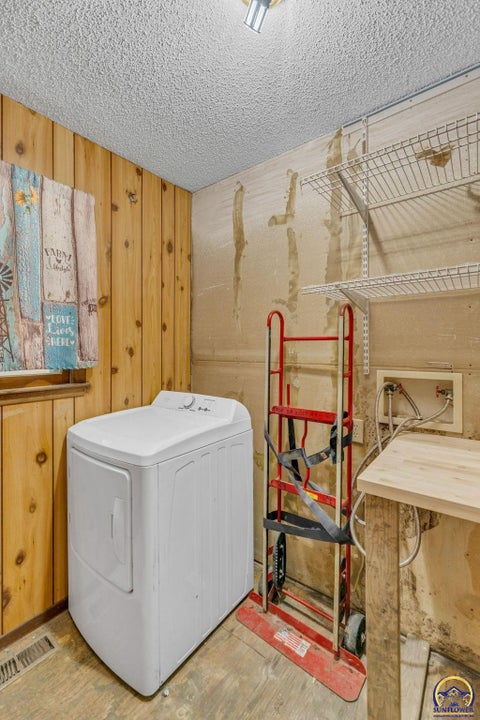 Tiny photo for 238 NE 82nd St, Topeka, KS 66617 (MLS # 246166)