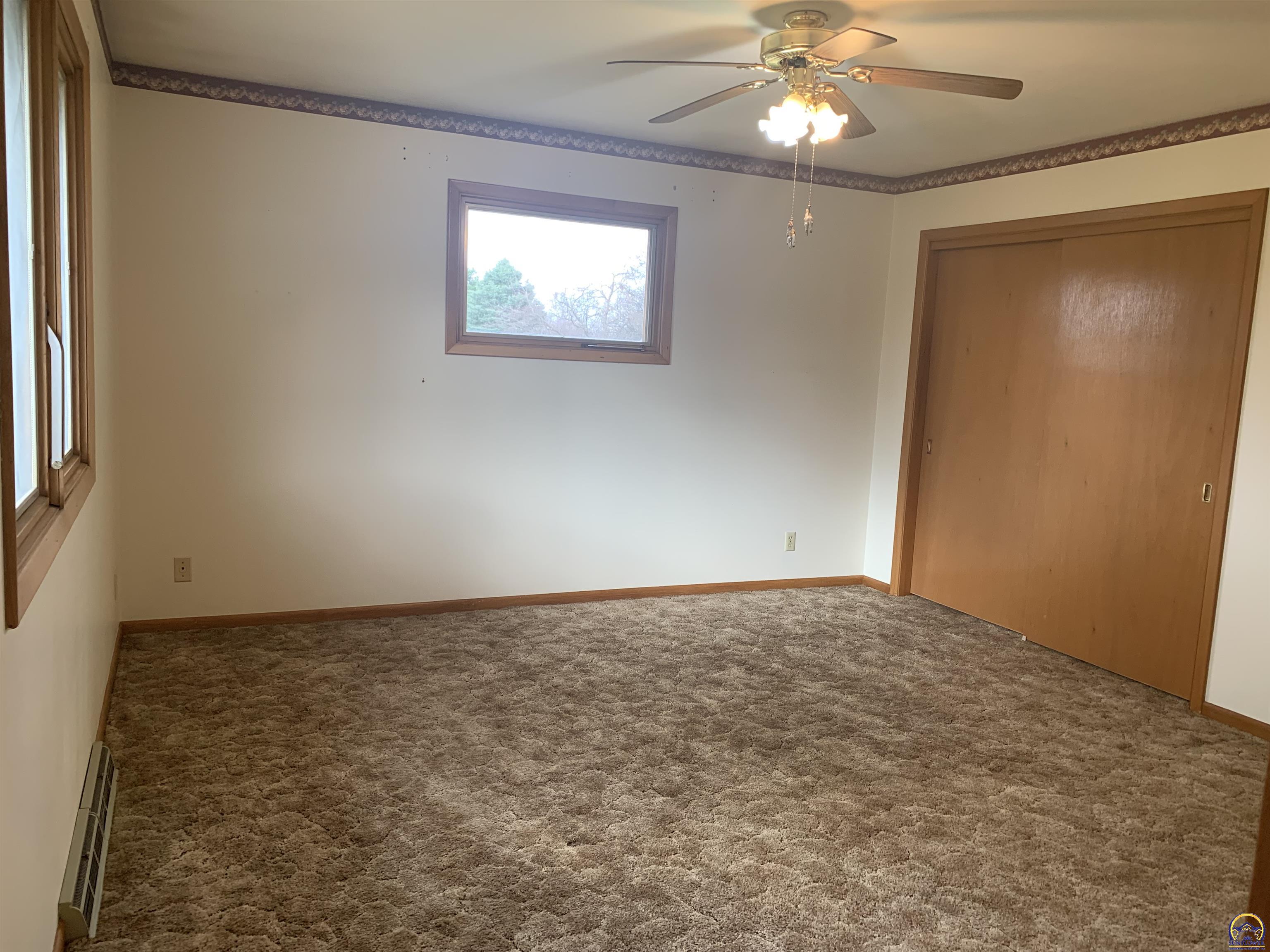 Topeka, Kansas 66605, United States, 4 Bedrooms Bedrooms, ,2 BathroomsBathrooms,Residential,Pending,63568