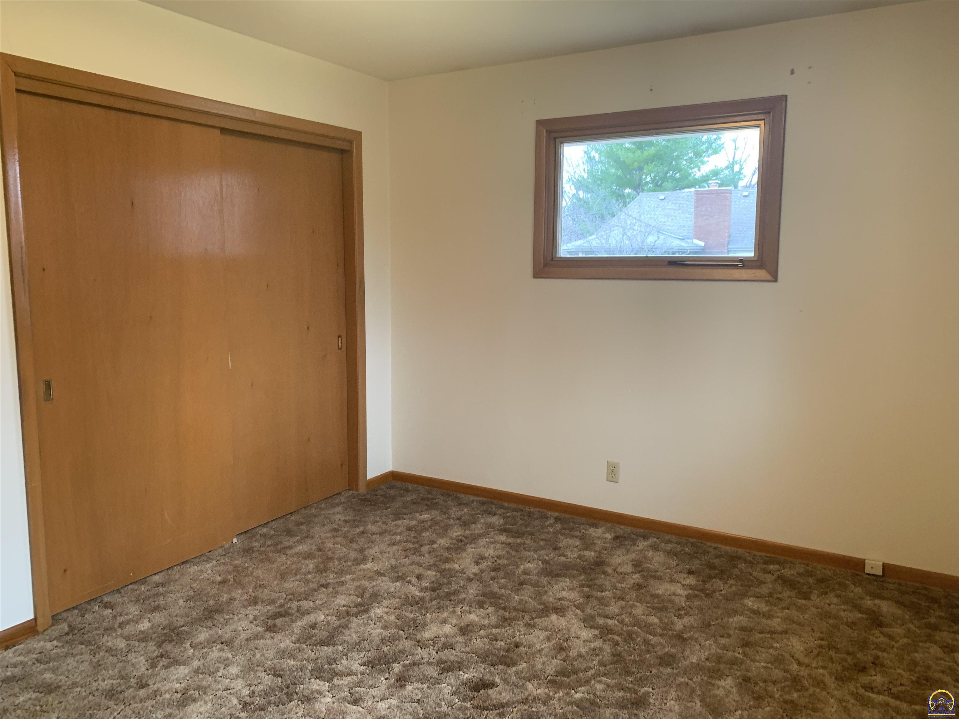 Topeka, Kansas 66605, United States, 4 Bedrooms Bedrooms, ,2 BathroomsBathrooms,Residential,Pending,63568