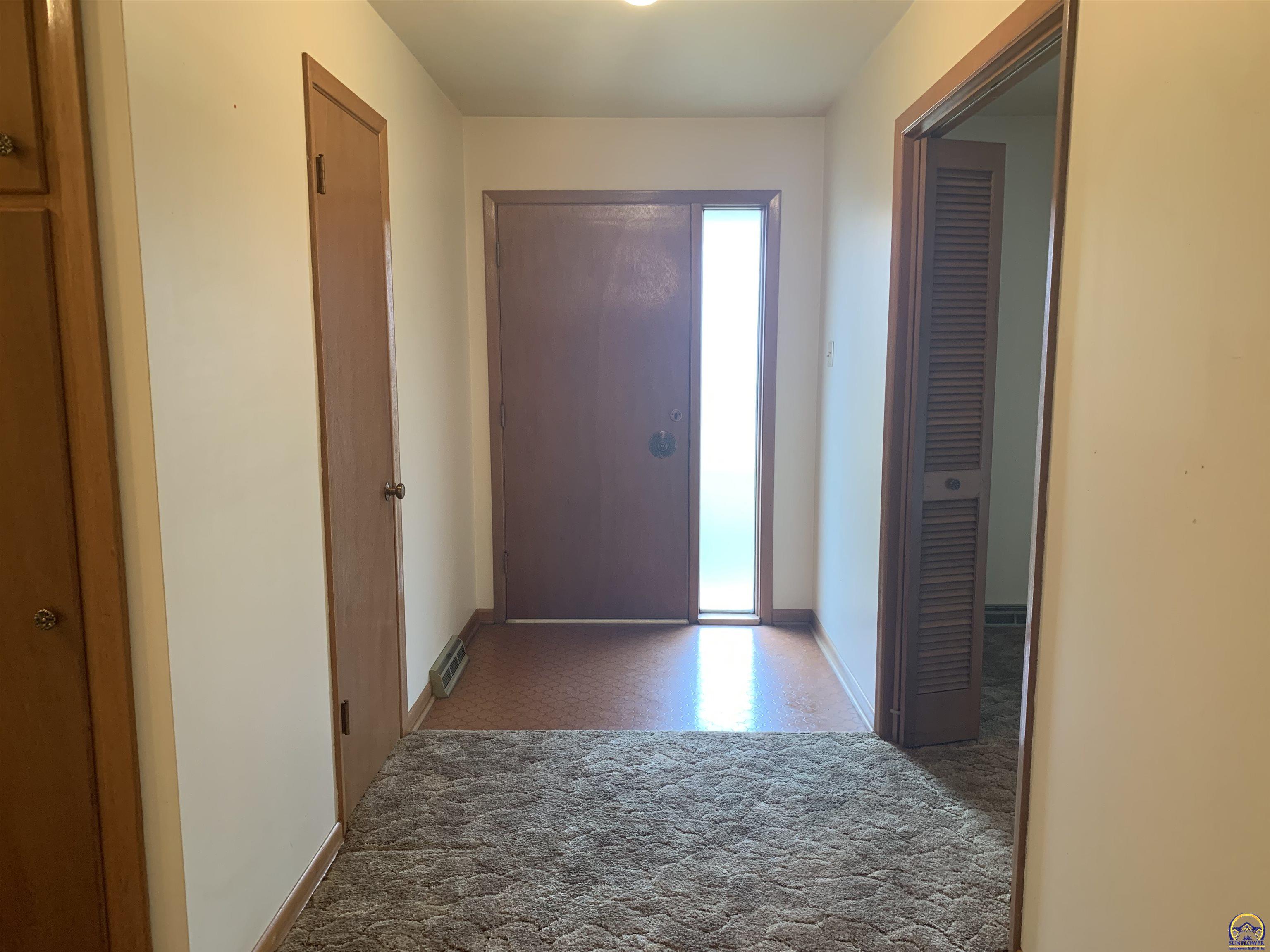 Topeka, Kansas 66605, United States, 4 Bedrooms Bedrooms, ,2 BathroomsBathrooms,Residential,Pending,63568