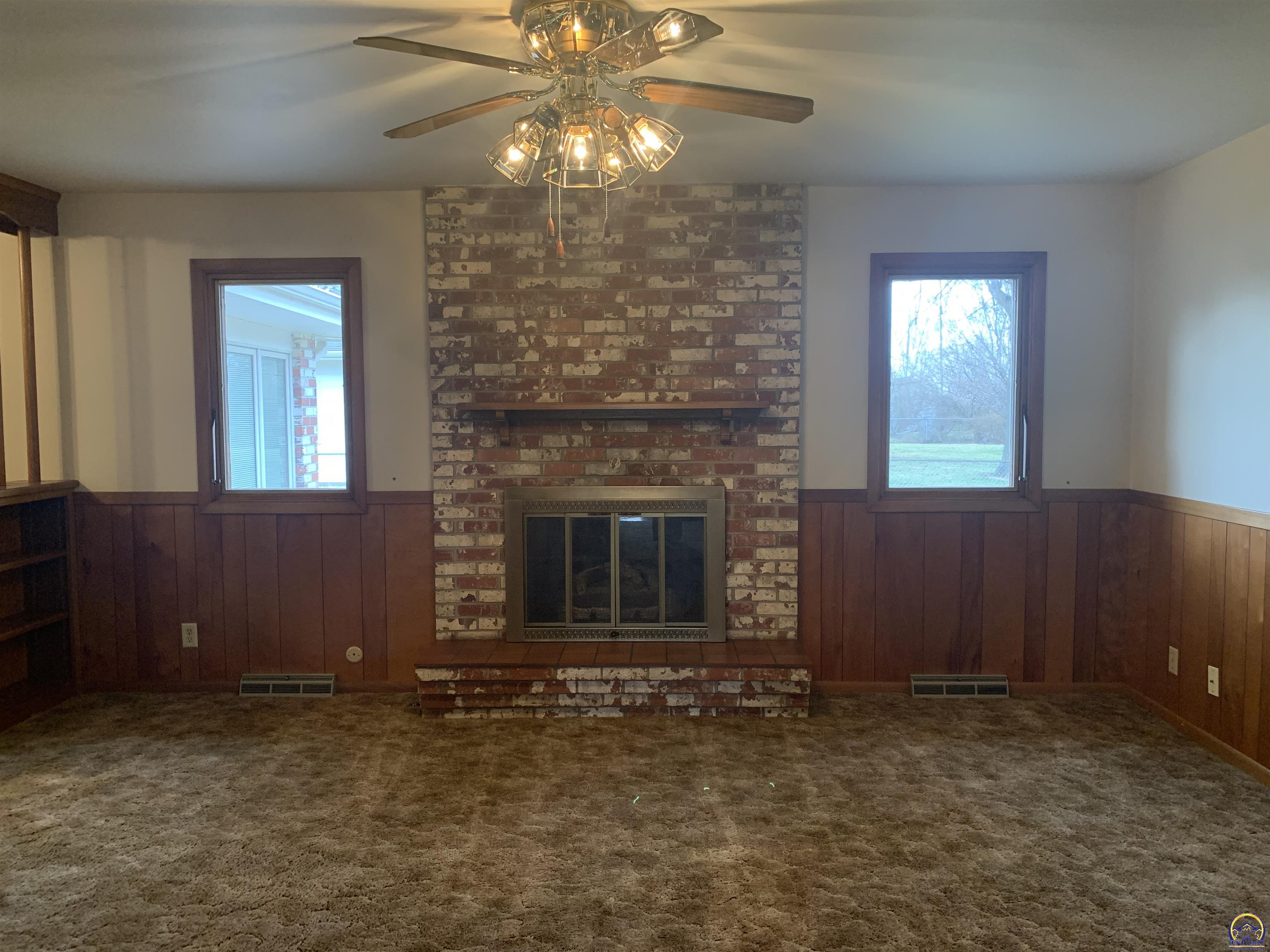 Topeka, Kansas 66605, United States, 4 Bedrooms Bedrooms, ,2 BathroomsBathrooms,Residential,Pending,63568