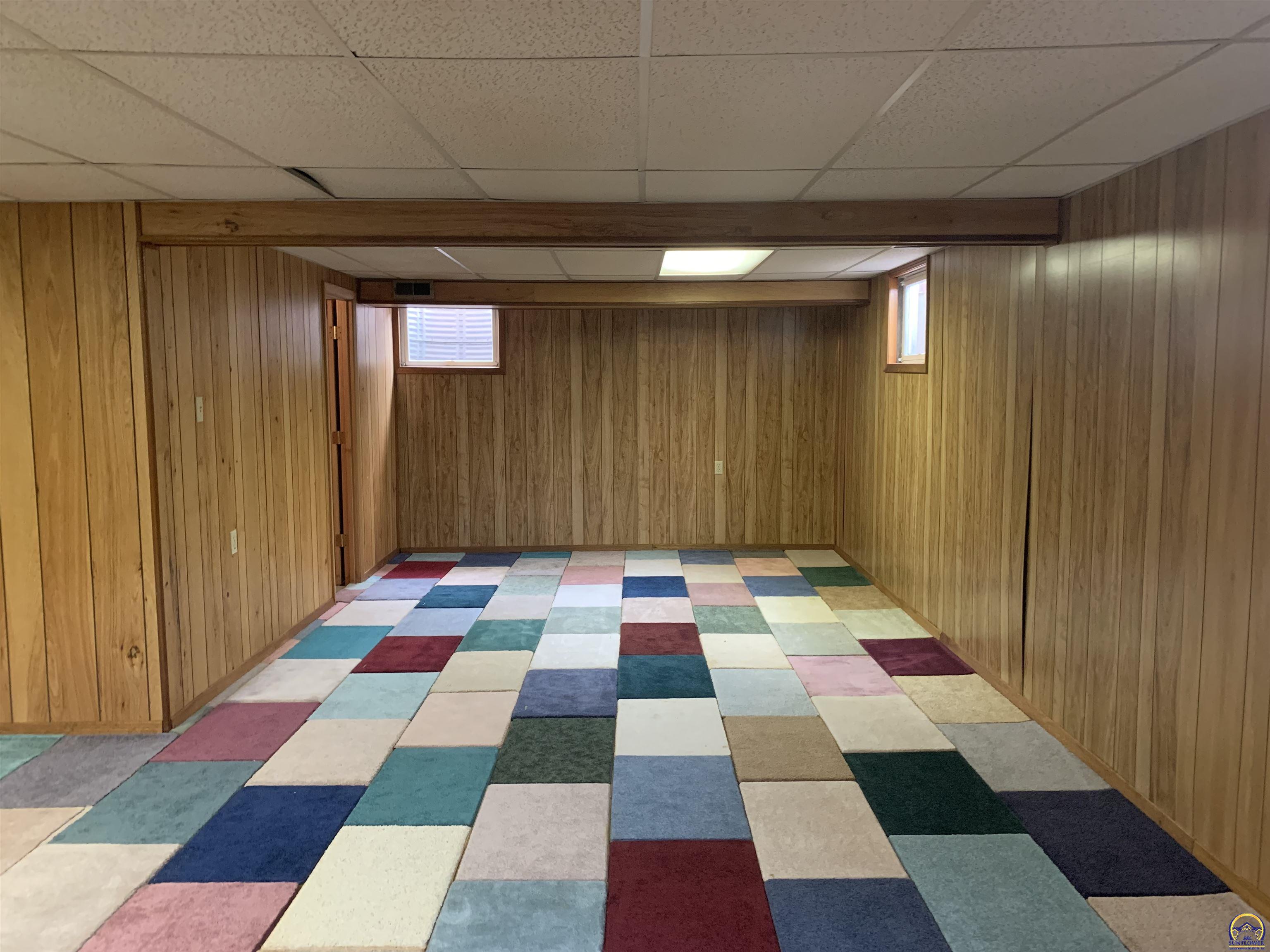 Topeka, Kansas 66605, United States, 4 Bedrooms Bedrooms, ,2 BathroomsBathrooms,Residential,Pending,63568