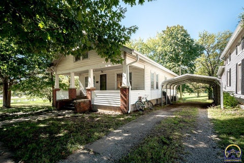 Tiny photo for 502 Sycamore St, Valley Falls, KS 66088 (MLS # 246891)