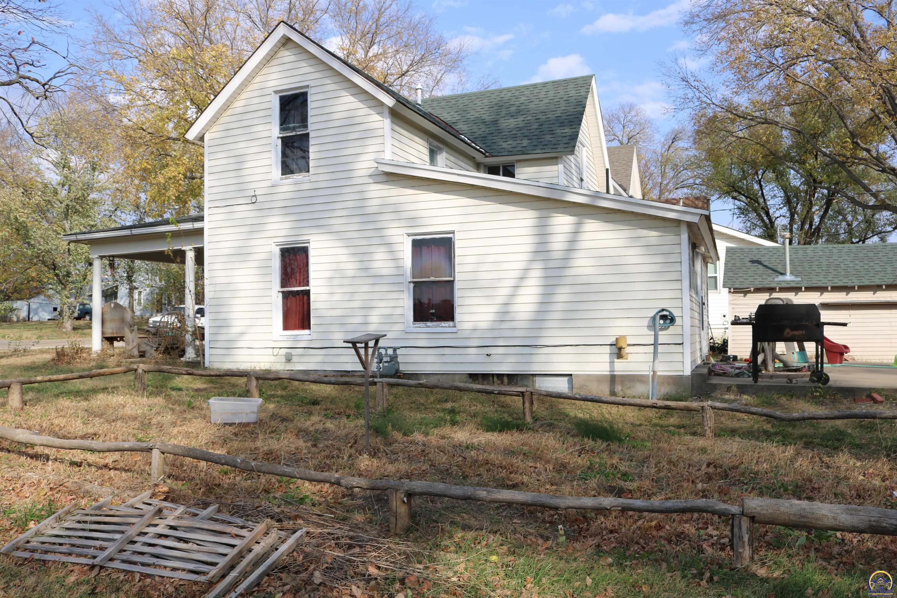 Valley Falls, Kansas 66088, United States, 4 Bedrooms Bedrooms, ,1 BathroomBathrooms,Residential,Pending,35973