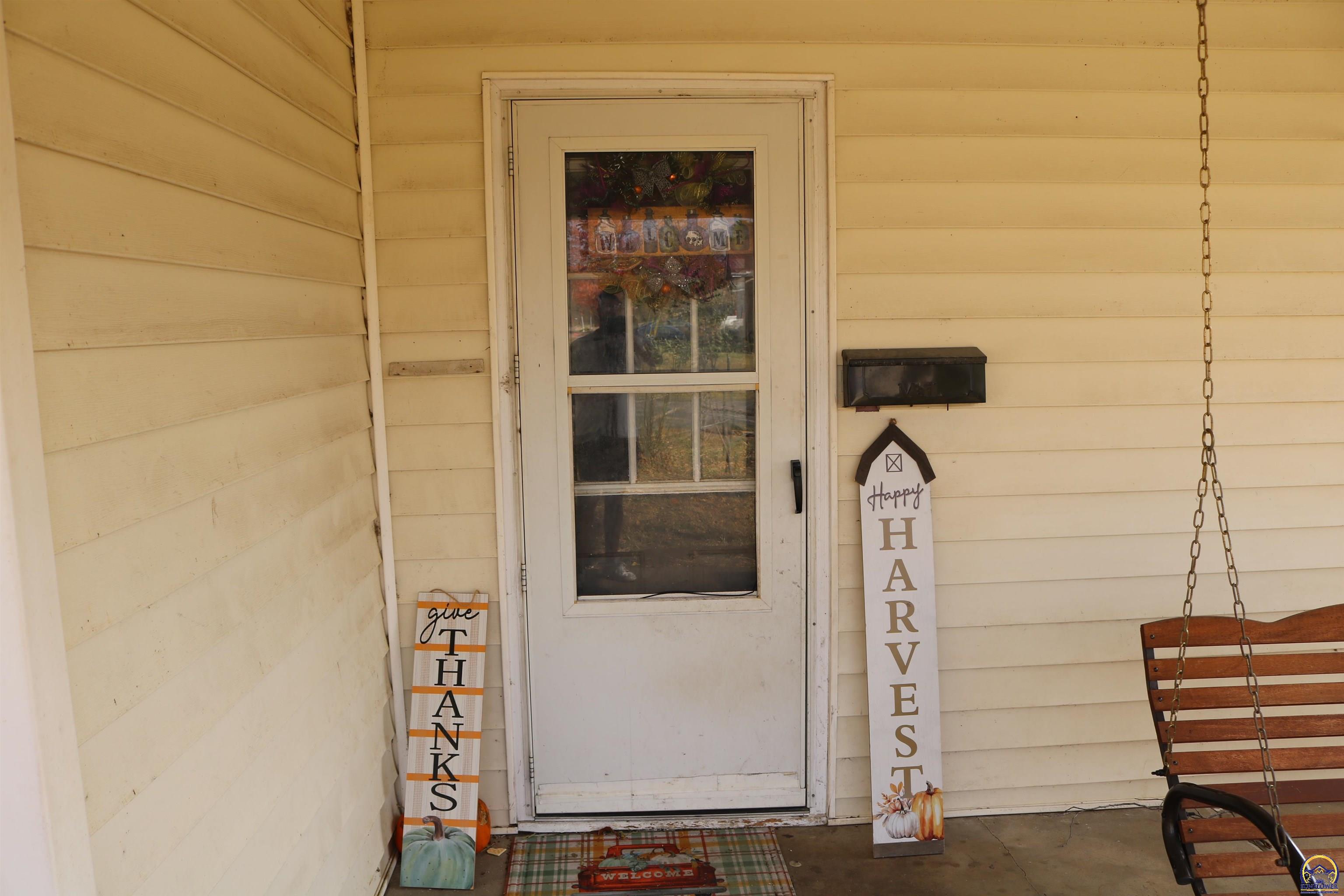 Valley Falls, Kansas 66088, United States, 4 Bedrooms Bedrooms, ,1 BathroomBathrooms,Residential,Pending,35973