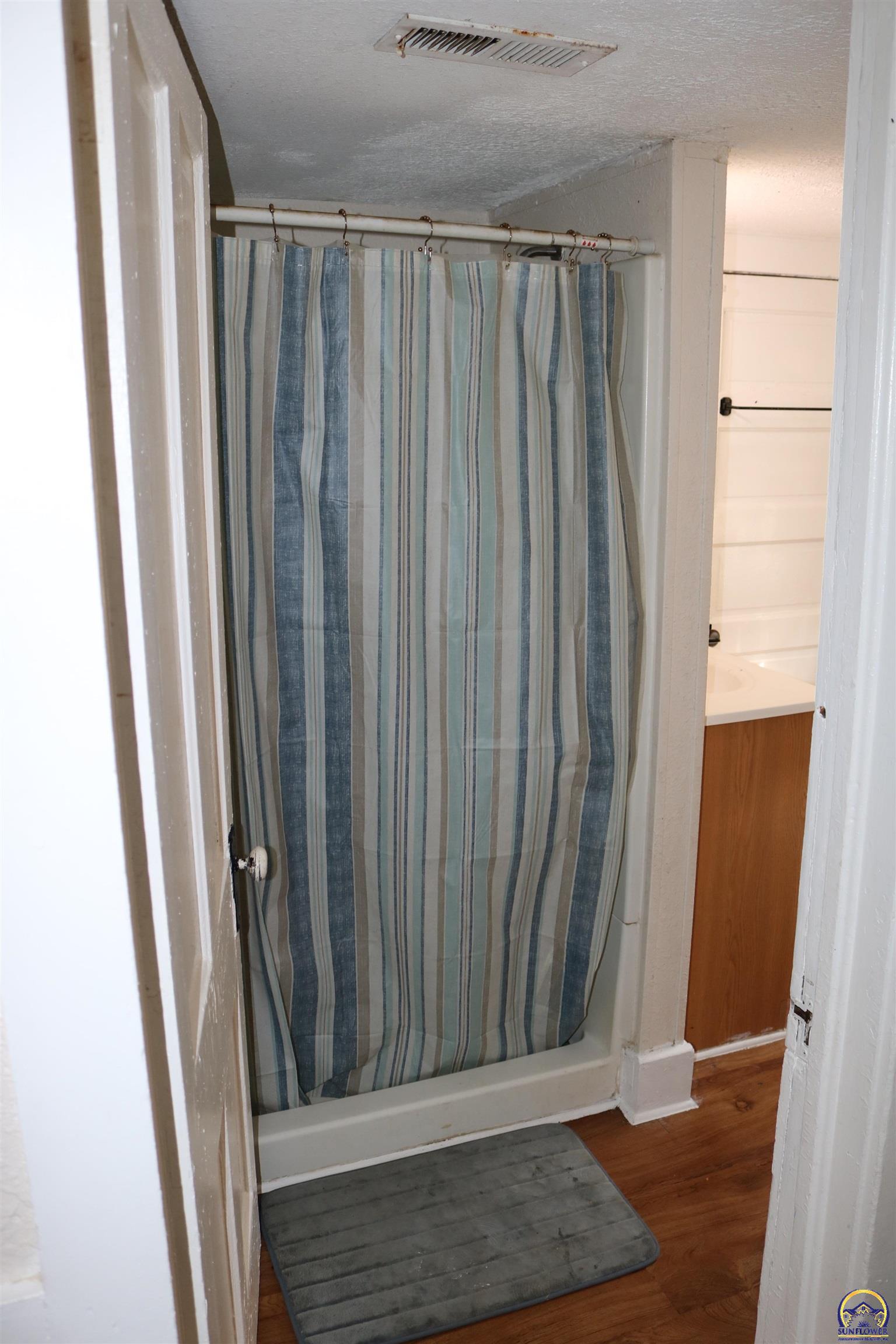 Valley Falls, Kansas 66088, United States, 4 Bedrooms Bedrooms, ,1 BathroomBathrooms,Residential,Pending,35973