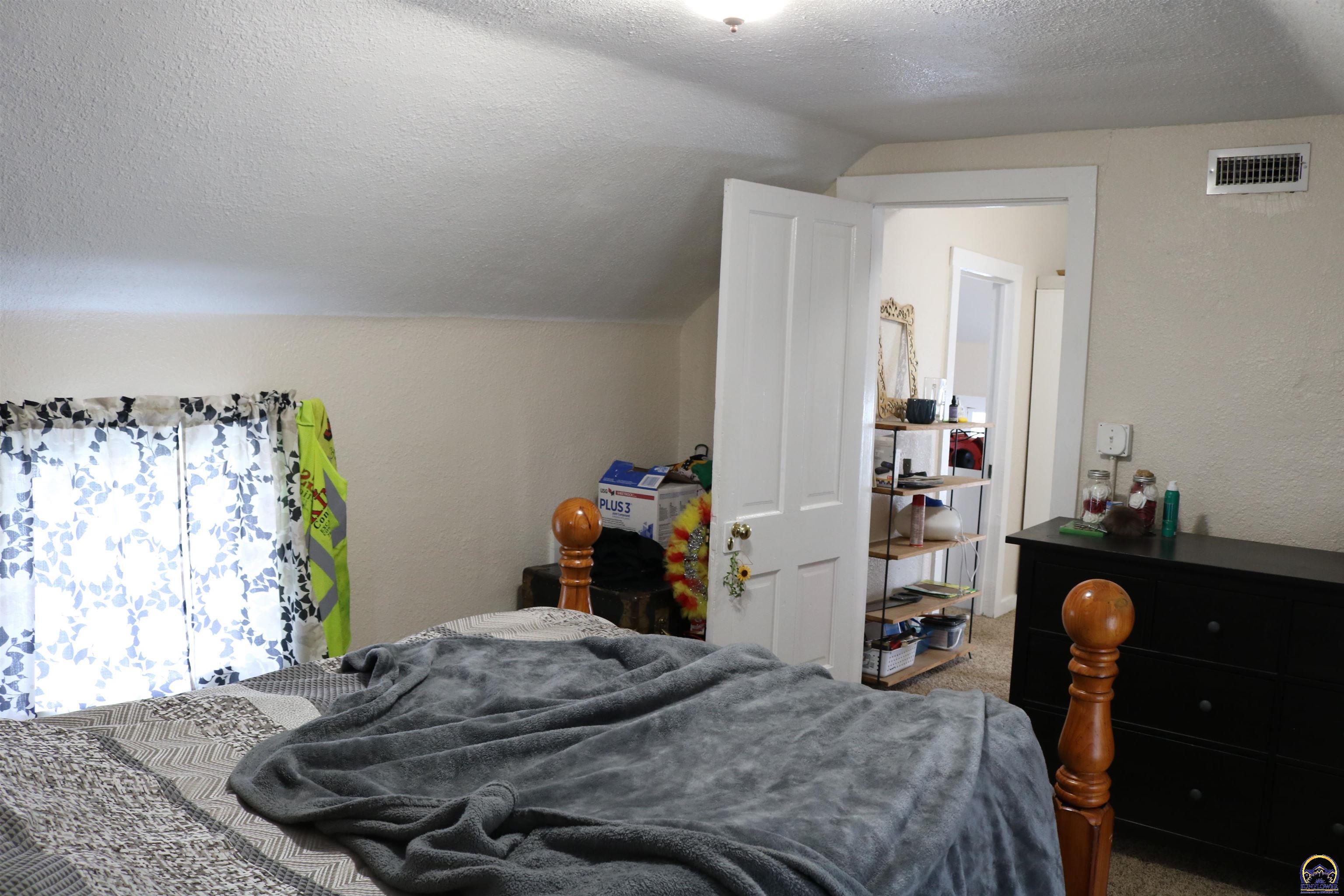 Valley Falls, Kansas 66088, United States, 4 Bedrooms Bedrooms, ,1 BathroomBathrooms,Residential,Pending,35973