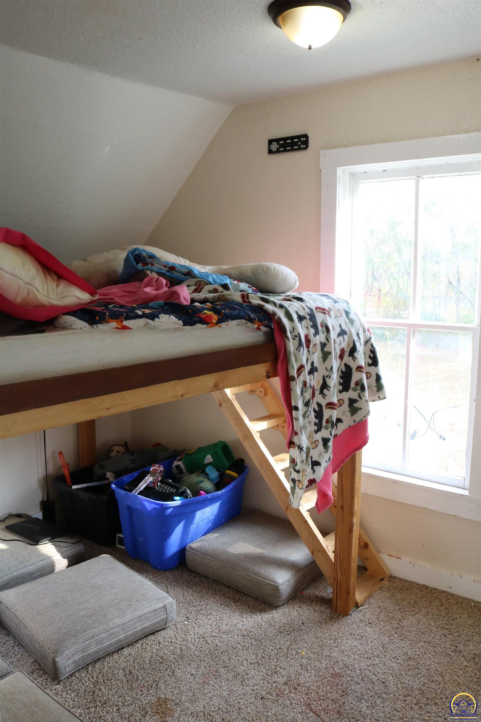 Valley Falls, Kansas 66088, United States, 4 Bedrooms Bedrooms, ,1 BathroomBathrooms,Residential,Pending,35973